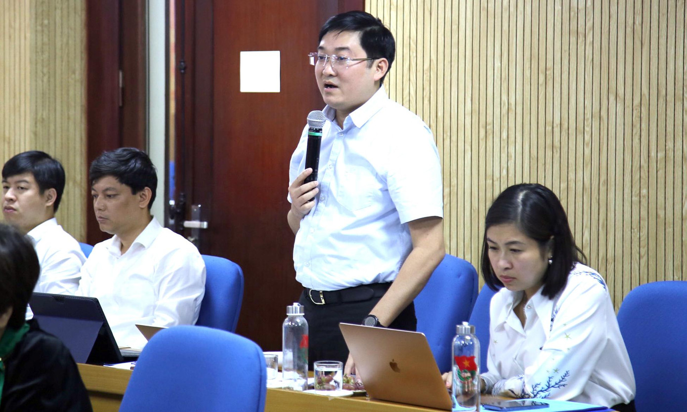 Các đại biểu phát biểu ý kiến, kiến nghị tại buổi làm việc. Các đại biểu phát biểu ý kiến, kiến nghị tại buổi làm việc.