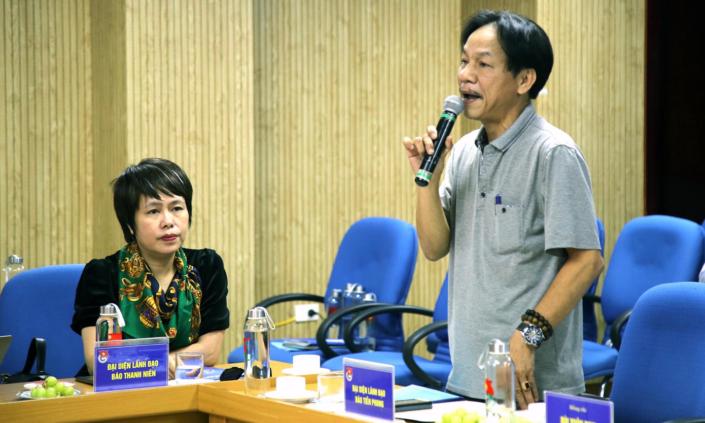 Các đại biểu phát biểu ý kiến, kiến nghị tại buổi làm việc. Các đại biểu phát biểu ý kiến, kiến nghị tại buổi làm việc.