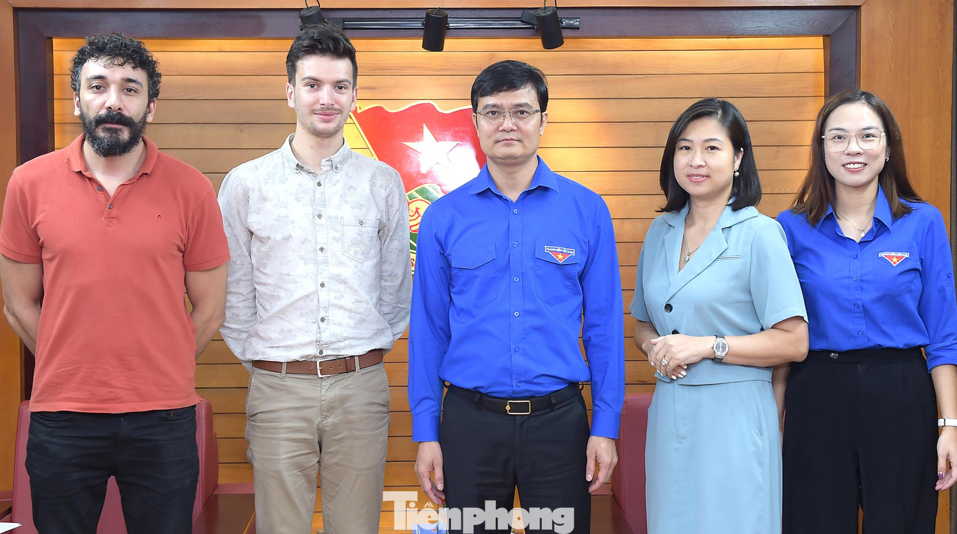 Các đại biểu chụp ảnh lưu niệm tại buổi tiếp. Ảnh: Xuân Tùng Các đại biểu chụp ảnh lưu niệm tại buổi tiếp. Ảnh: Xuân Tùng