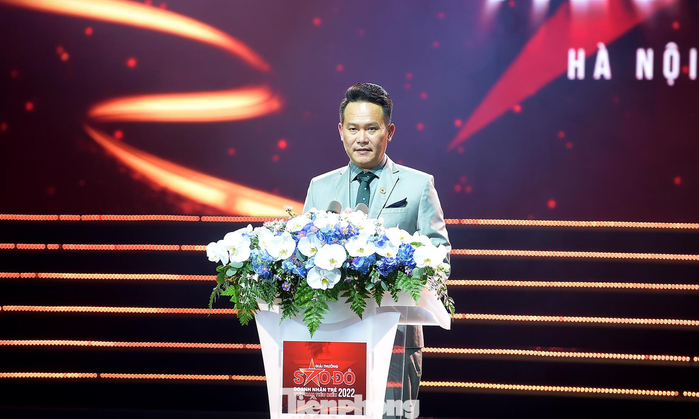 Anh Đặng Hồng Anh phát biểu khai mạc lễ trao giải. Ảnh: Xuân Tùng