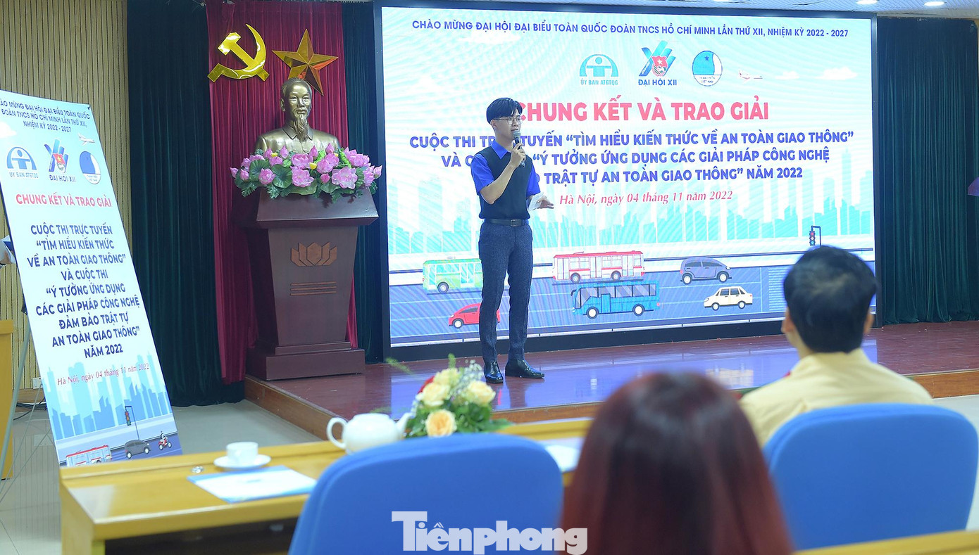 Các thí sinh thể hiện khả năng hùng biện trong vòng chung kết “Thanh niên với văn hóa giao thông”. Ảnh: Xuân Tùng Các thí sinh thể hiện khả năng hùng biện trong vòng chung kết “Thanh niên với văn hóa giao thông”. Ảnh: Xuân Tùng