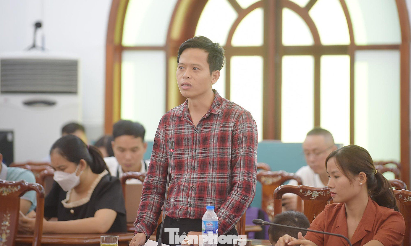 Đại diện các gia đình trẻ chia sẻ về hành trình xây dựng cuộc sống ấm no, hạnh phúc. Ảnh: Xuân Tùng