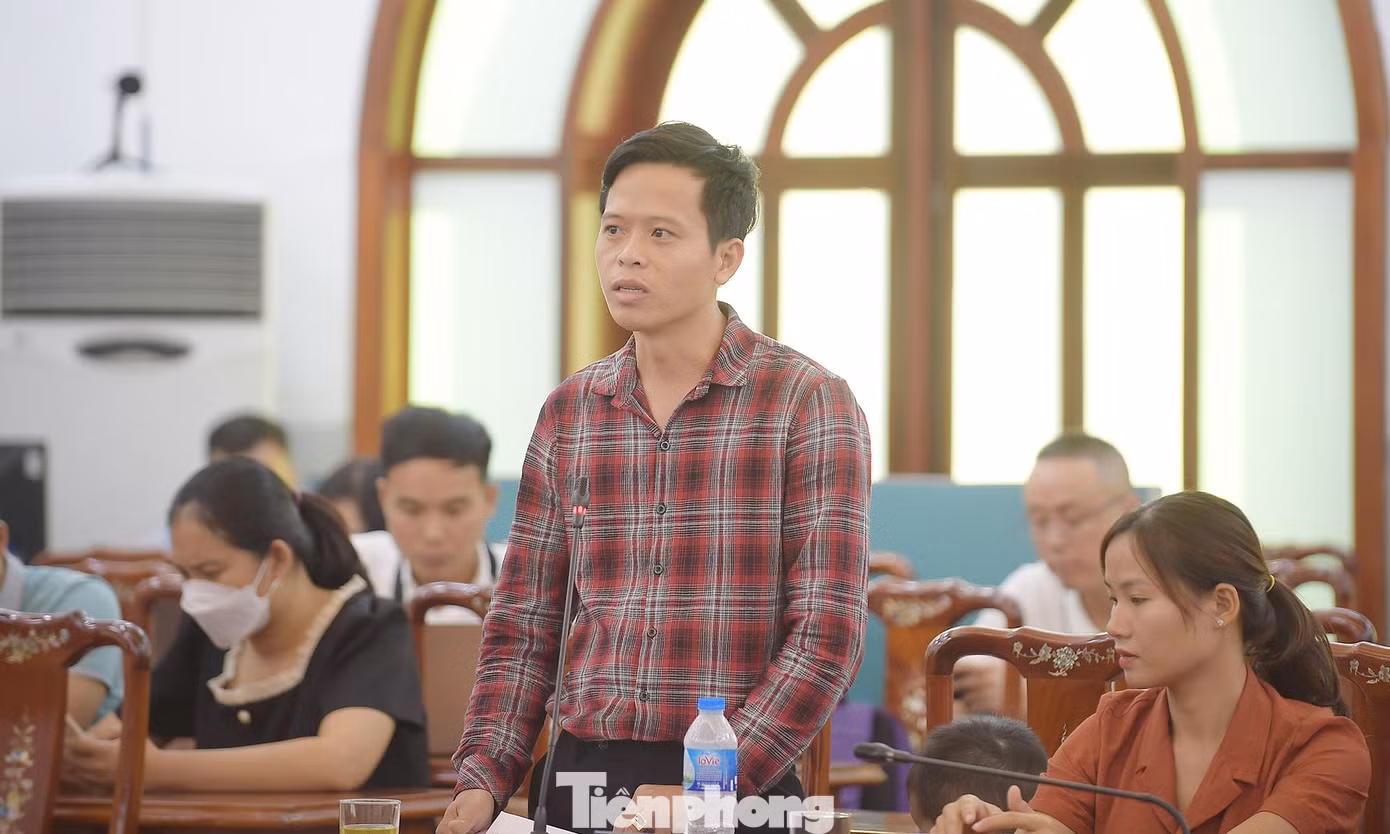 Đại diện các gia đình trẻ chia sẻ về hành trình xây dựng cuộc sống ấm no, hạnh phúc. Ảnh: Xuân Tùng