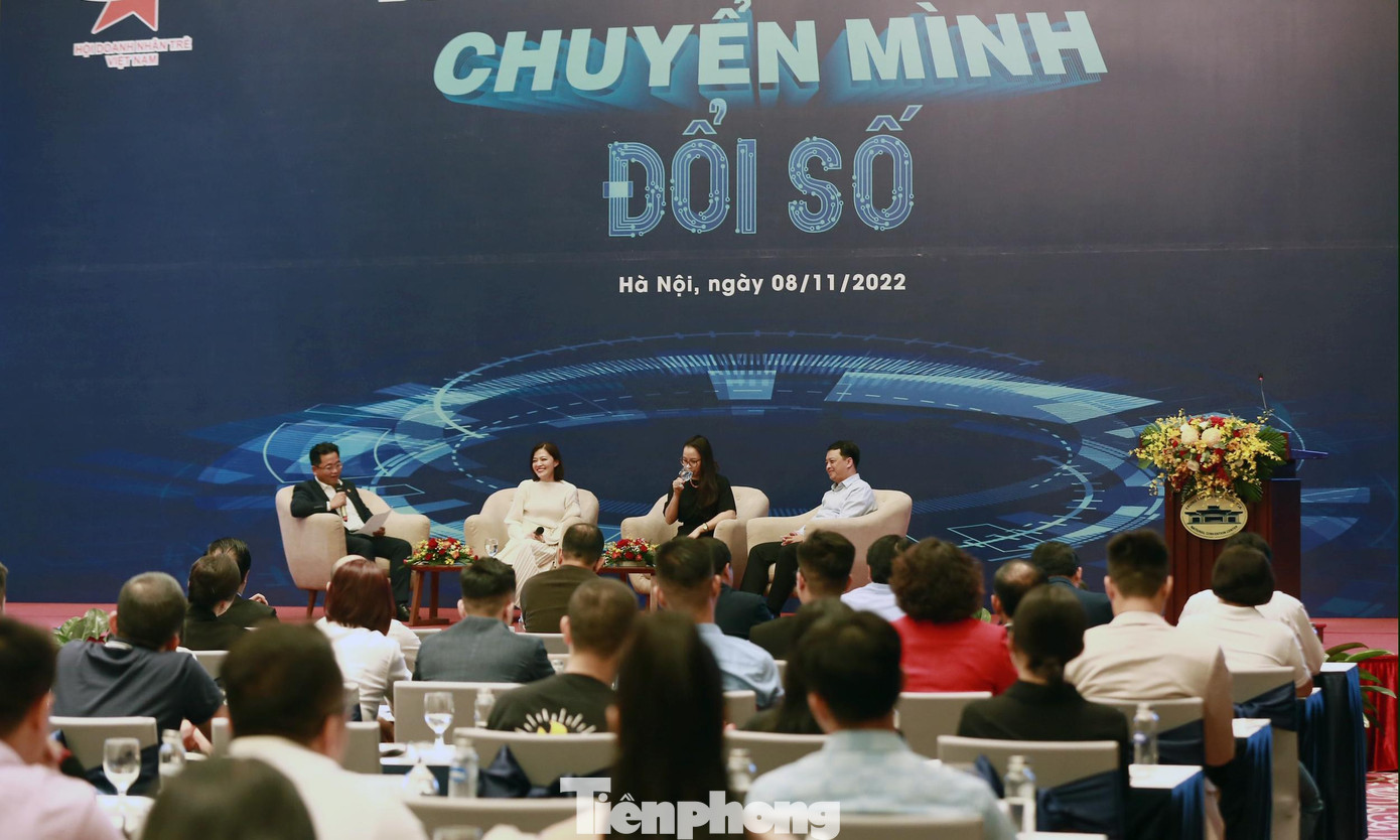 Hội thảo nhằm trao đổi, chia sẻ những thông tin, kinh nghiệm thực tiễn về quá trình chuyển đổi số trong doanh nghiệp, nền kinh tế số trong thời đại 4.0, giúp doanh nghiệp có thể nắm bắt các cơ hội và hiểu rõ những thách thức trong quá trình chuyển đổi số để quản lý, vận hành tốt doanh nghiệp. Ảnh: Bảo Anh Hội thảo nhằm trao đổi, chia sẻ những thông tin, kinh nghiệm thực tiễn về quá trình chuyển đổi số trong doanh nghiệp, nền kinh tế số trong thời đại 4.0, giúp doanh nghiệp có thể nắm bắt các cơ hội và hiểu rõ những thách thức trong quá trình chuyển đổi số để quản lý, vận hành tốt doanh nghiệp. Ảnh: Bảo Anh