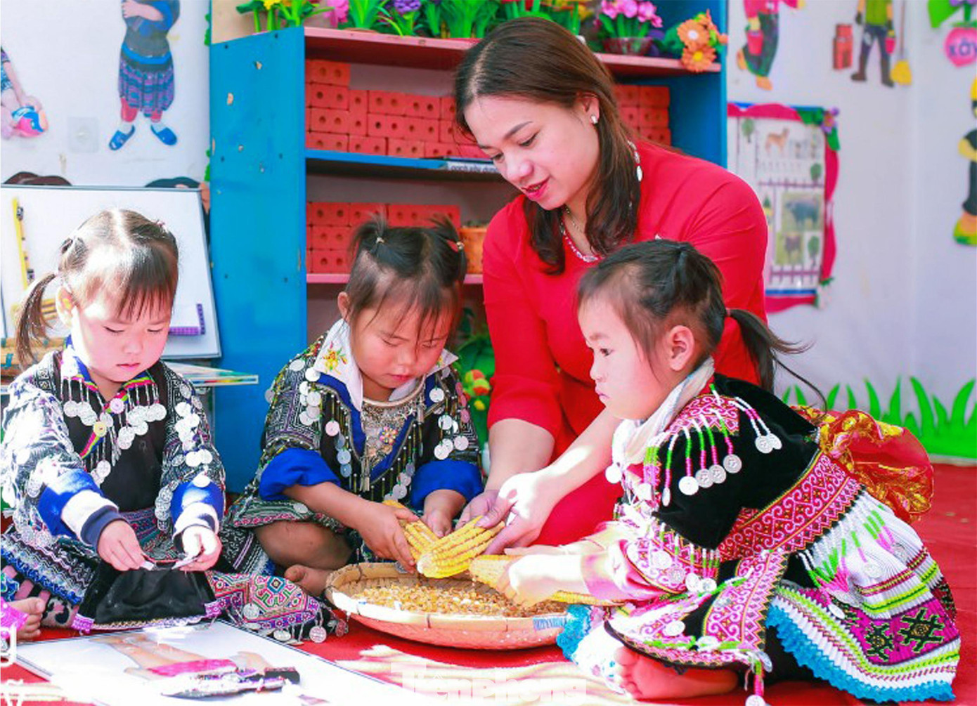 Cô giáo Đỗ Thị Loan đã 15 năm gắn bó với trẻ vùng cao. Ảnh: NVCC