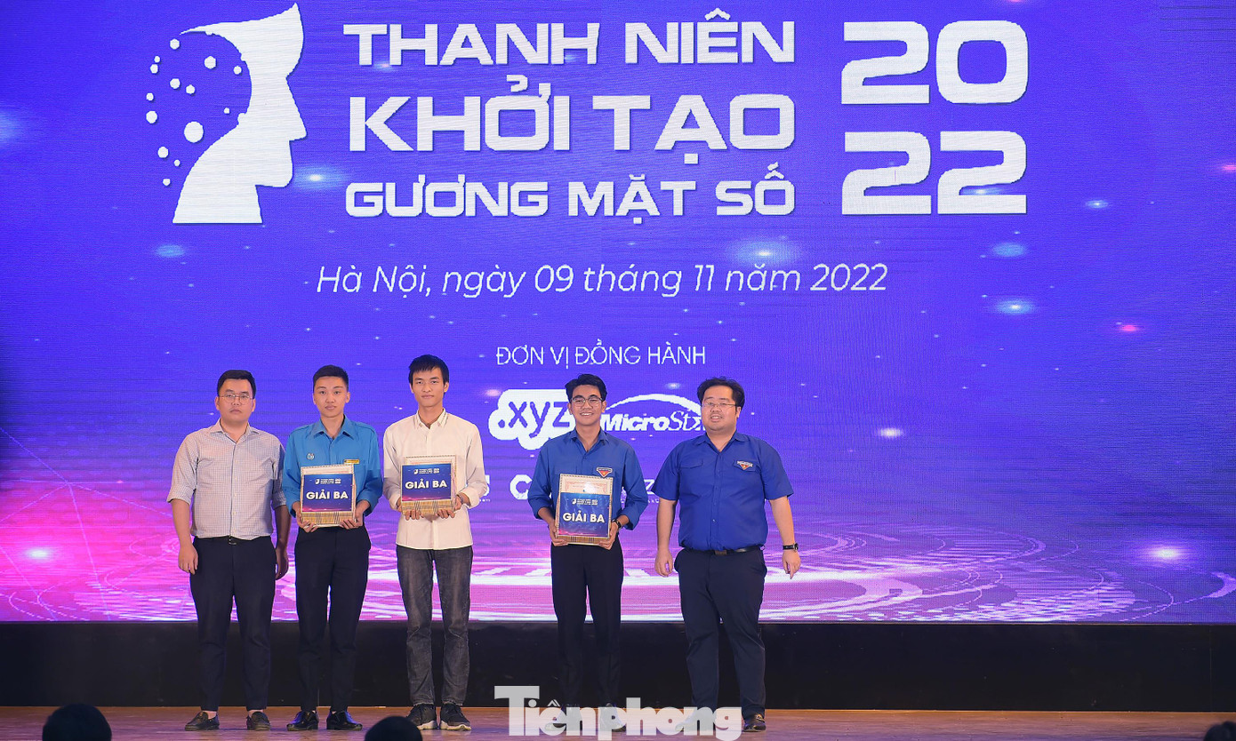 Ba thí sinh giành giải Ba cuộc thi. Ảnh: Xuân Tùng Ba thí sinh giành giải Ba cuộc thi. Ảnh: Xuân Tùng