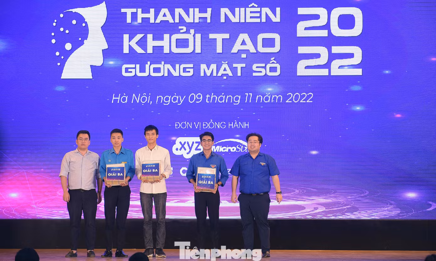Ba thí sinh giành giải Ba cuộc thi. Ảnh: Xuân Tùng