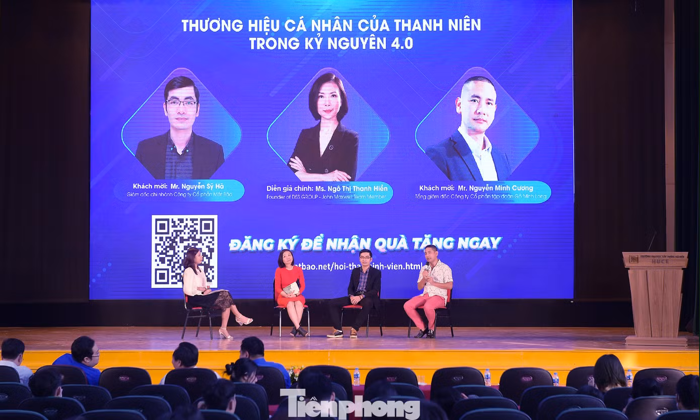 Các diễn giả chia sẻ tại chương trình. Ảnh: Xuân Tùng