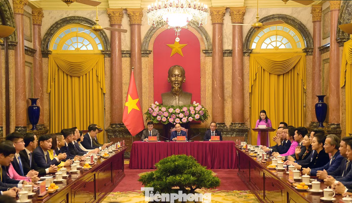 Chủ tịch nước gặp mặt các đoàn đại biểu Hội Doanh nhân trẻ Việt Nam. Ảnh: Xuân Tùng