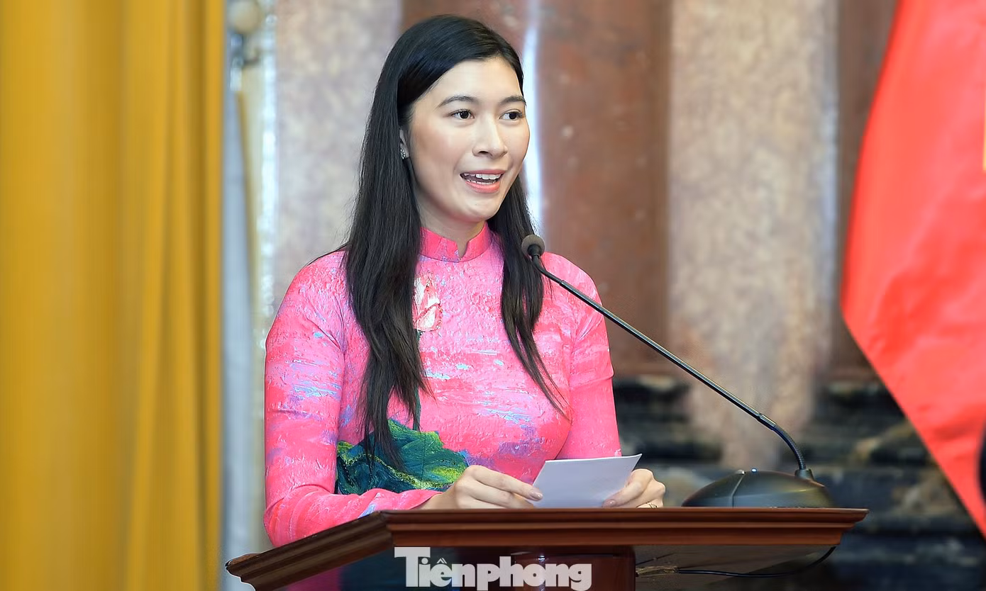 Các đại biểu doanh nhân trẻ nhận giải thưởng Sao Đỏ năm 2022 Nguyễn Ngọc Mỹ, Đinh Đức Thắng và Nguyễn Văn Hùng (lần lượt từ trên xuống dưới, từ phải qua trái) phát biểu kiến nghị tại buổi gặp mặt. Ảnh: Xuân Tùng