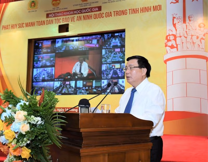 Giám đốc Học viện Chính trị Quốc gia Hồ Chí Minh Nguyễn Xuân Thắng phát biểu khai mạc, đề dẫn hội thảo. Giám đốc Học viện Chính trị Quốc gia Hồ Chí Minh Nguyễn Xuân Thắng phát biểu khai mạc, đề dẫn hội thảo.