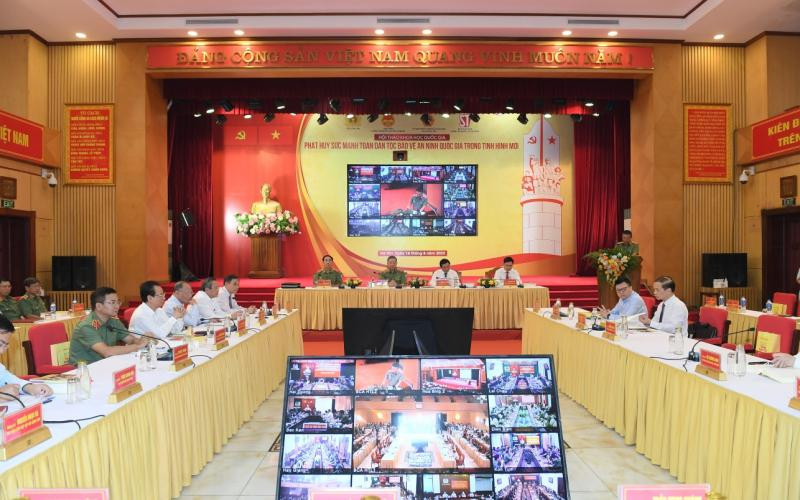 Các đại biểu tham dự hội thảo.