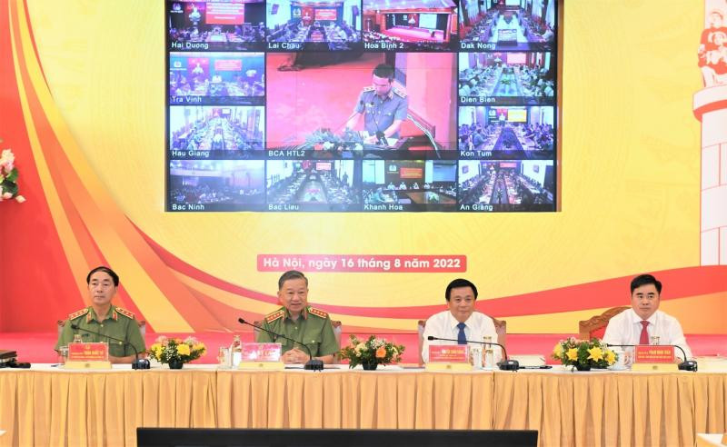 Bộ trưởng Tô Lâm, Giám đốc Học viện Chính trị Quốc gia Hồ Chí Minh Nguyễn Xuân Thắng, Thứ trưởng Trần Quốc Tỏ cùng đồng chí Phạm Minh Tuấn chủ trì hội thảo.