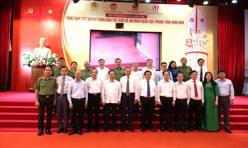 Các đại biểu dự hội thảo.