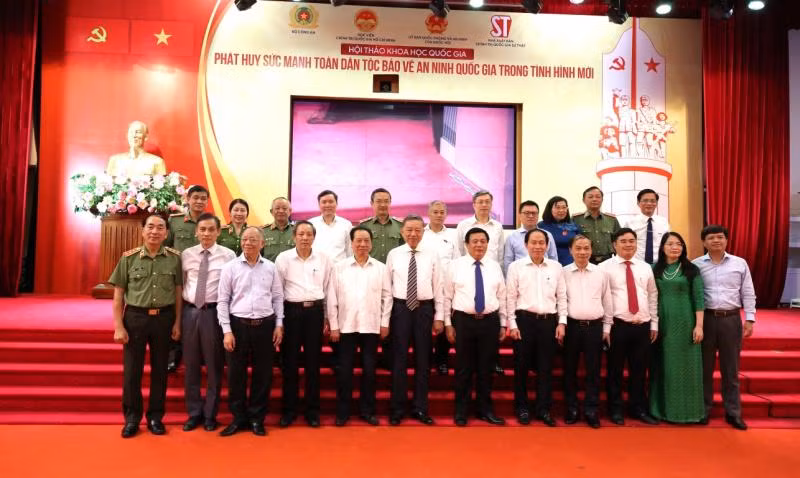 Các đại biểu dự hội thảo. Các đại biểu dự hội thảo.