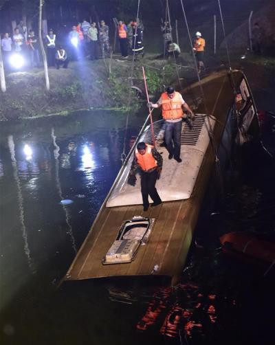 Tai nạn xe buýt thảm khốc trên cao tốc, 26 người chết ảnh 3