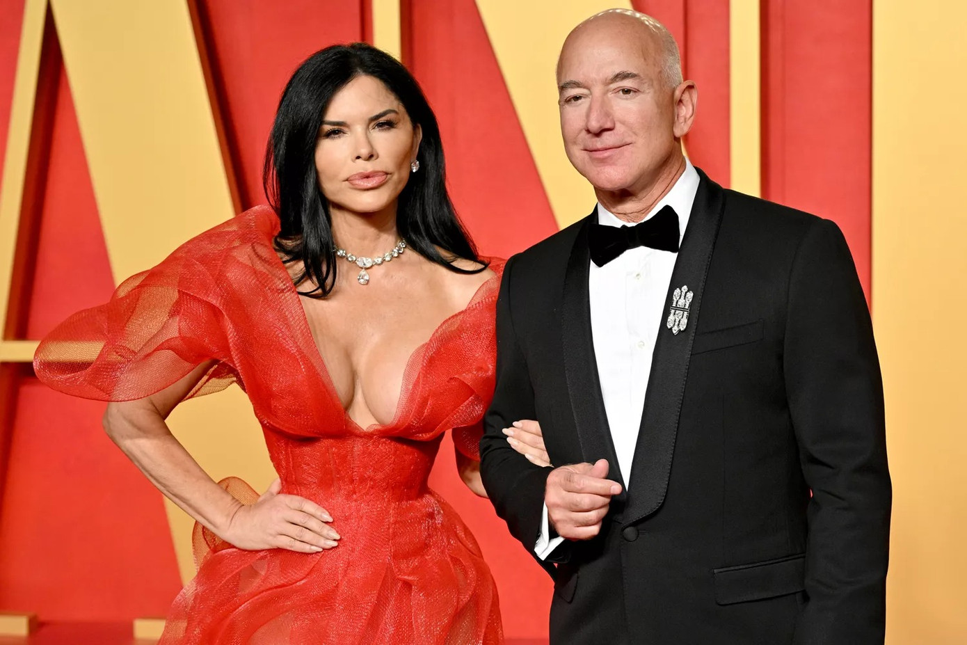 Tỷ phú Jeff Bezos và vị hôn thê Lauren Sánchez kết hôn vào cuối tháng 6. Ảnh: Getty Images.