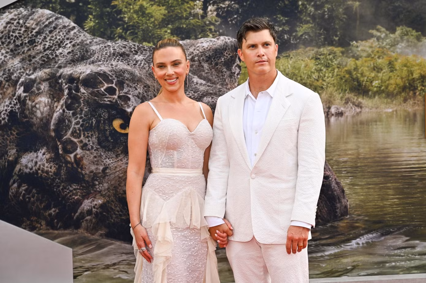 Colin Jost chứng kiến vợ hôn bạn diễn. Ảnh: AP.