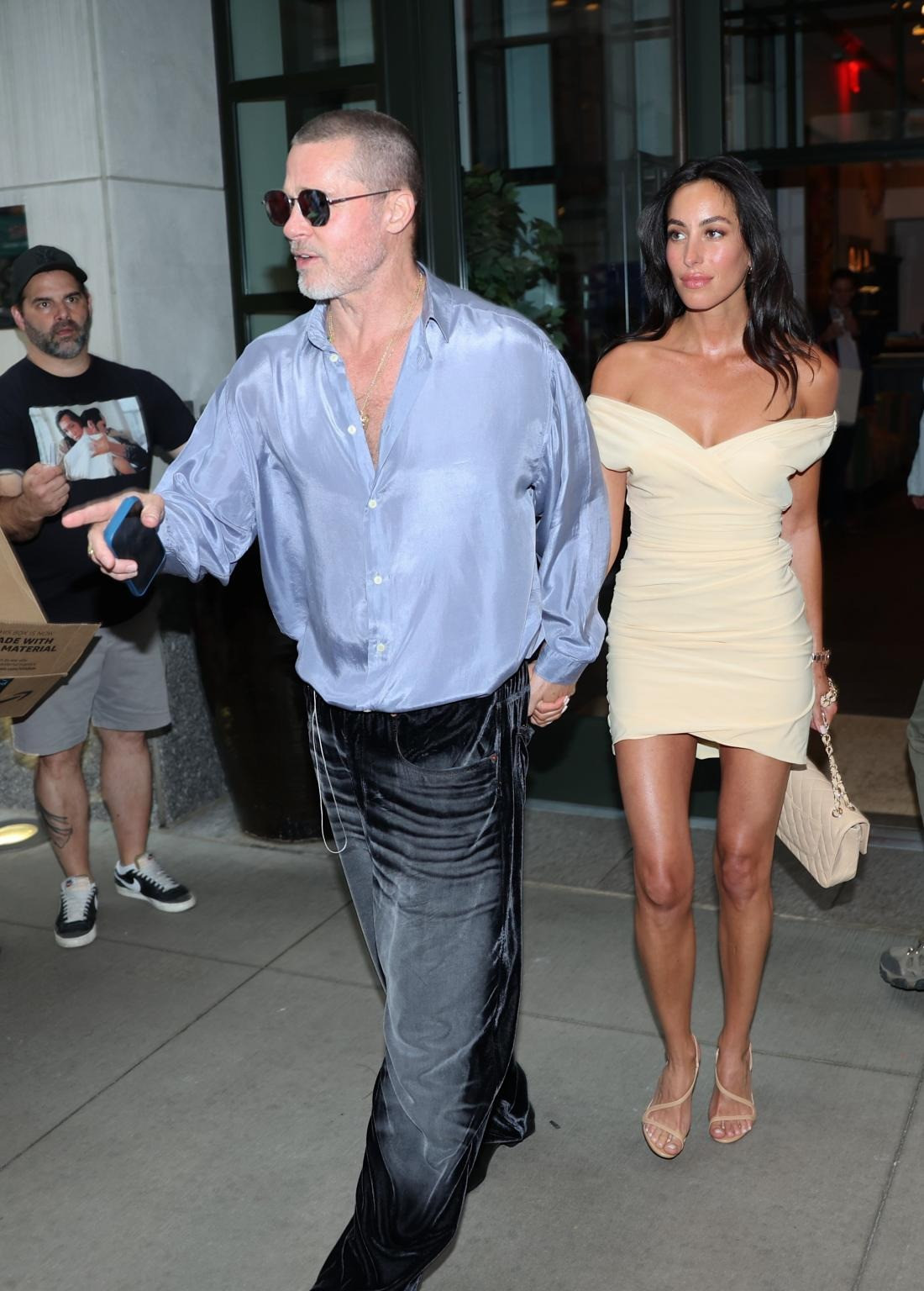 Brad Pitt hạnh phúc bên bạn gái kém 29 tuổi. Ảnh: SplashNews.com/GC. Brad Pitt hạnh phúc bên bạn gái kém 29 tuổi. Ảnh: SplashNews.com/GC.