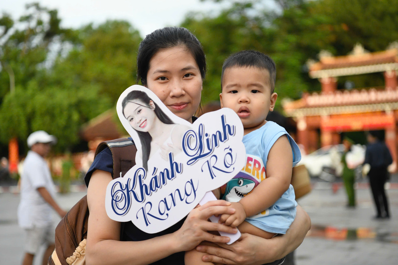 Gia đình Lê Hoàng Khánh Linh gửi lời nhắn: “Chúc Khánh Linh tự tin, toả sáng”.