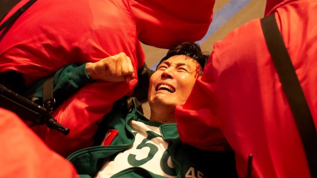 Gi Hun suy sụp trước cái chết của người bạn, làm loạn đòi chết. Gi Hun suy sụp trước cái chết của người bạn, làm loạn đòi chết.