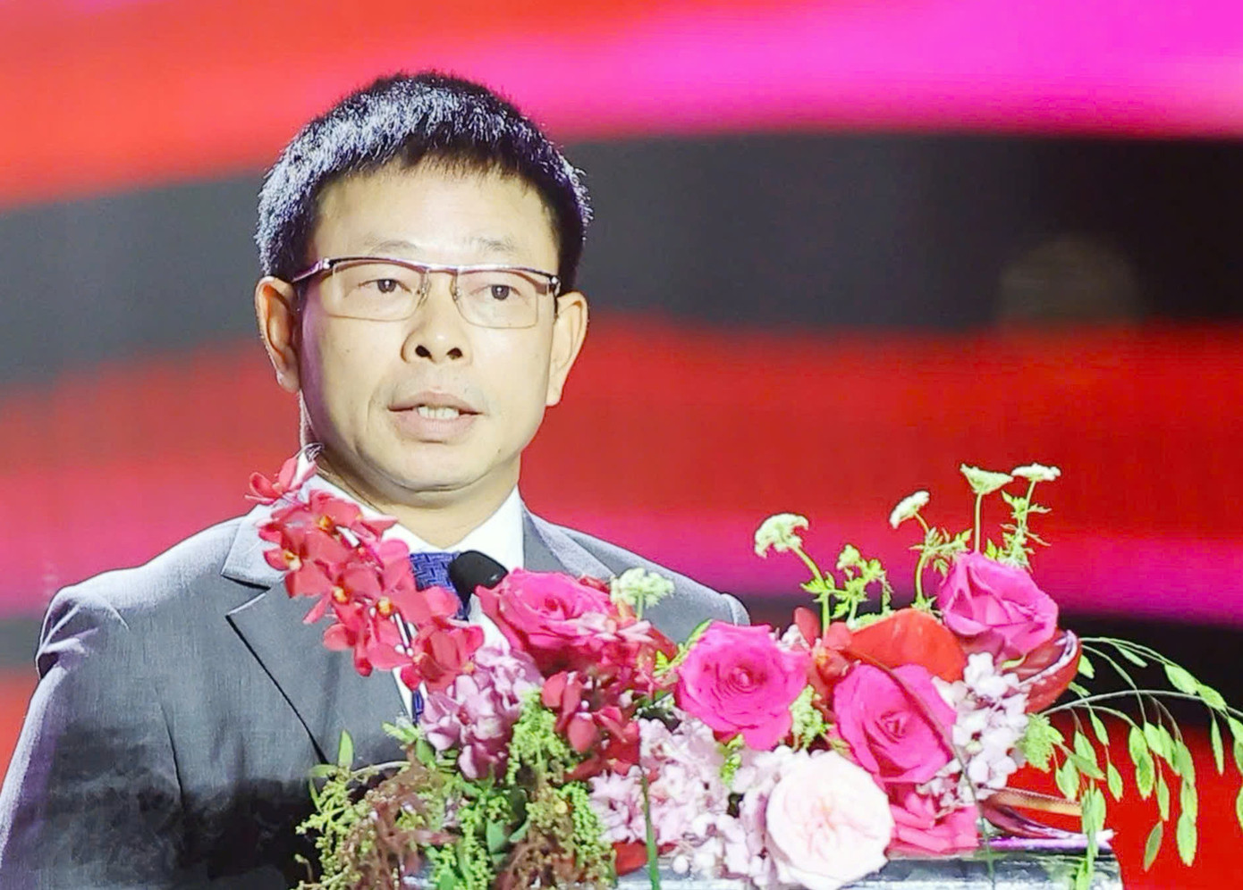 Nhà báo Phùng Công Sưởng - Tổng biên tập báo Tiền Phong, Trưởng BTC cuộc thi Hoa hậu Việt Nam 2024. Nhà báo Phùng Công Sưởng - Tổng biên tập báo Tiền Phong, Trưởng BTC cuộc thi Hoa hậu Việt Nam 2024.