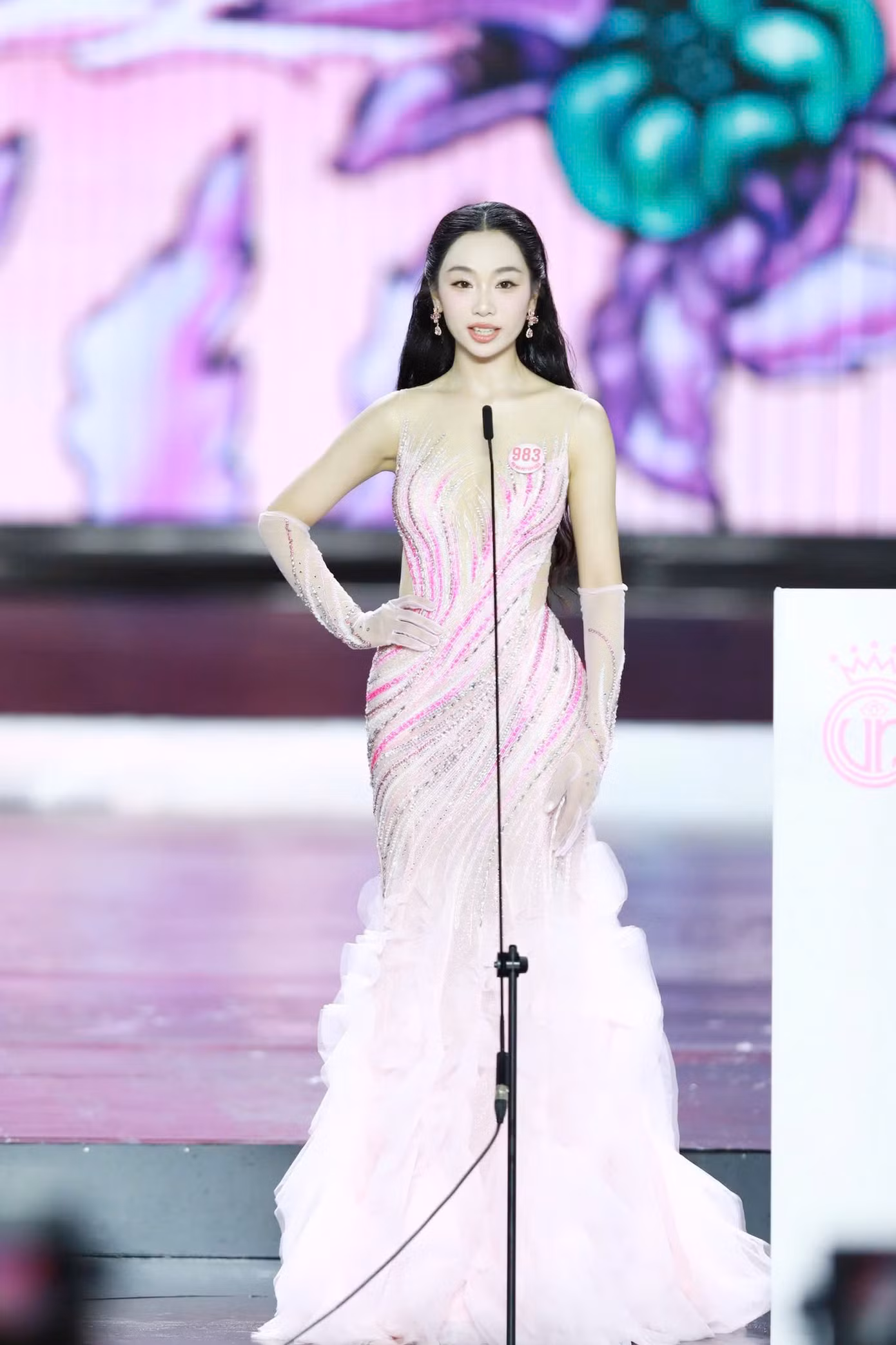 Phạm Thùy Dương.
