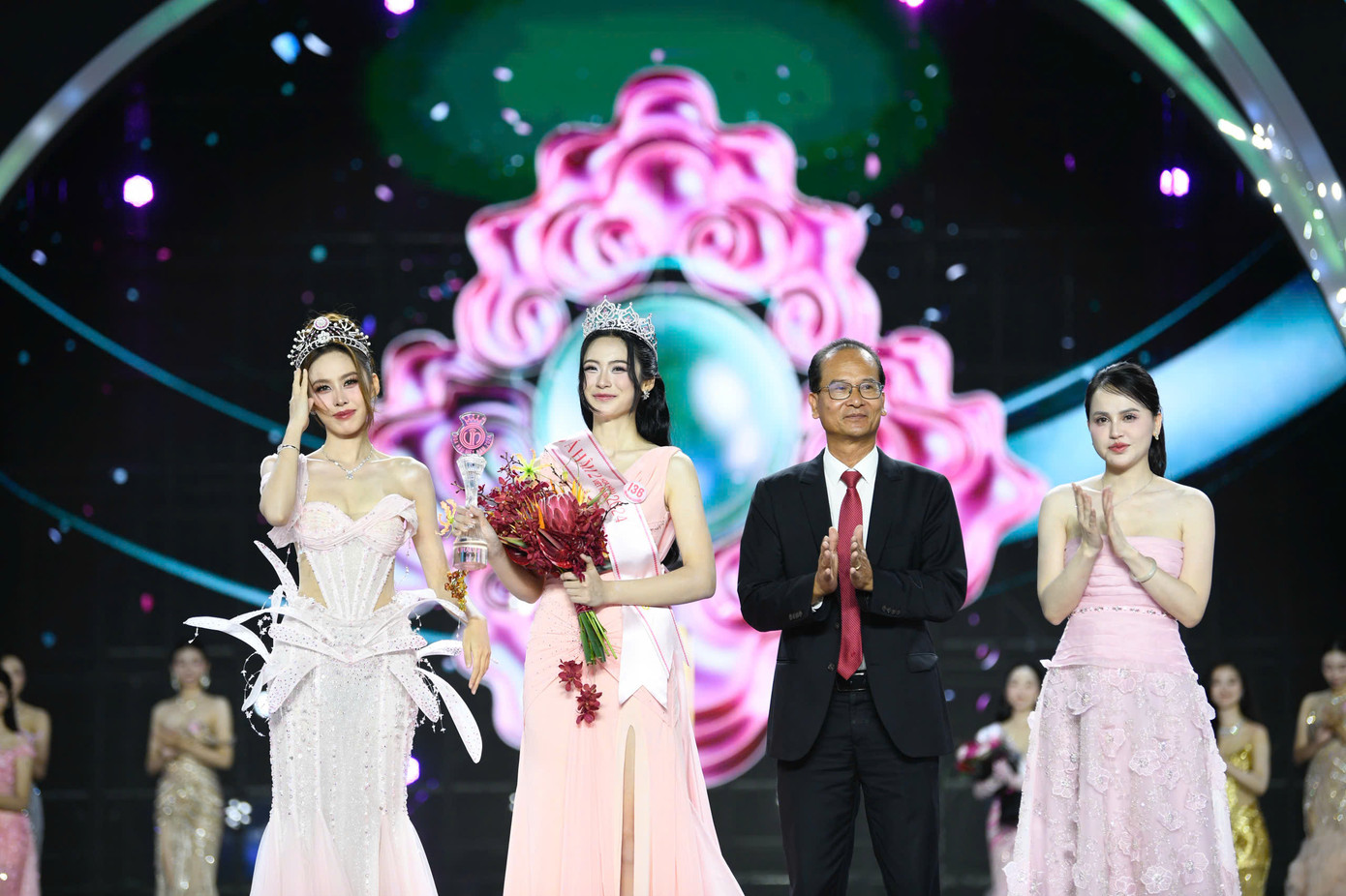 Á hậu 2 Hoa hậu Việt Nam 2024 Nguyễn Thị Vân Nhi. Á hậu 2 Hoa hậu Việt Nam 2024 Nguyễn Thị Vân Nhi.