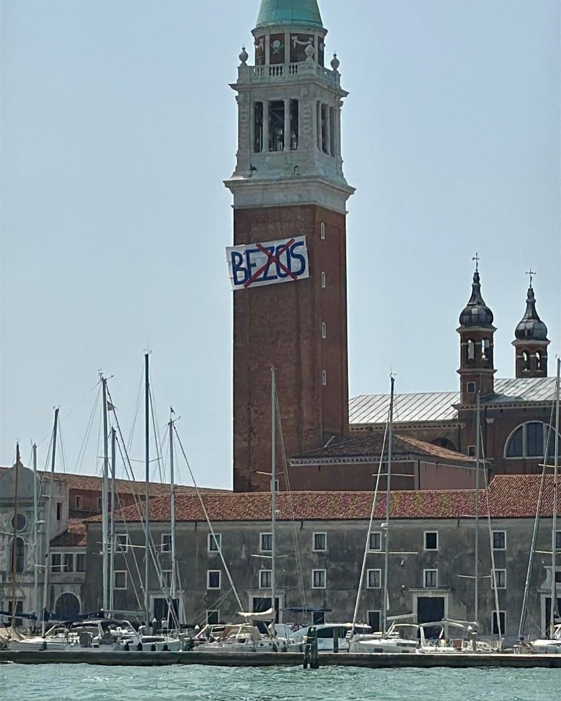 Người dân địa phương lên án việc biến Venice thành &quot;sân chơi cho giới đầu sỏ&quot;. Ảnh: IG.