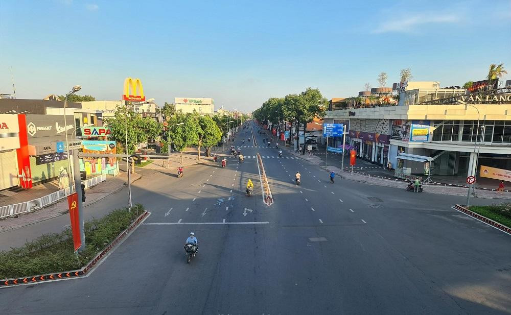 Chính phủ đặt ra mục tiêu kiểm soát dịch COVID-19 ở TP.HCM giữa tháng 9