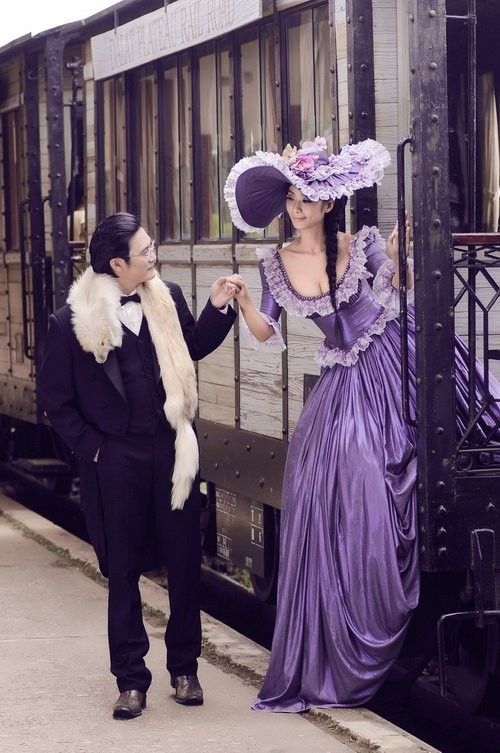 Trong cùng một thời điểm, Lê Kiều Như có thể tung ra khá nhiều bộ ảnh sexy, gợi cảm, nhưng đồng thời cô kịp thời tạo ấn tượng khó phai khi trình làng những loạt ảnh nền nả, duyên dáng với áo dài hoặc áo bà ba