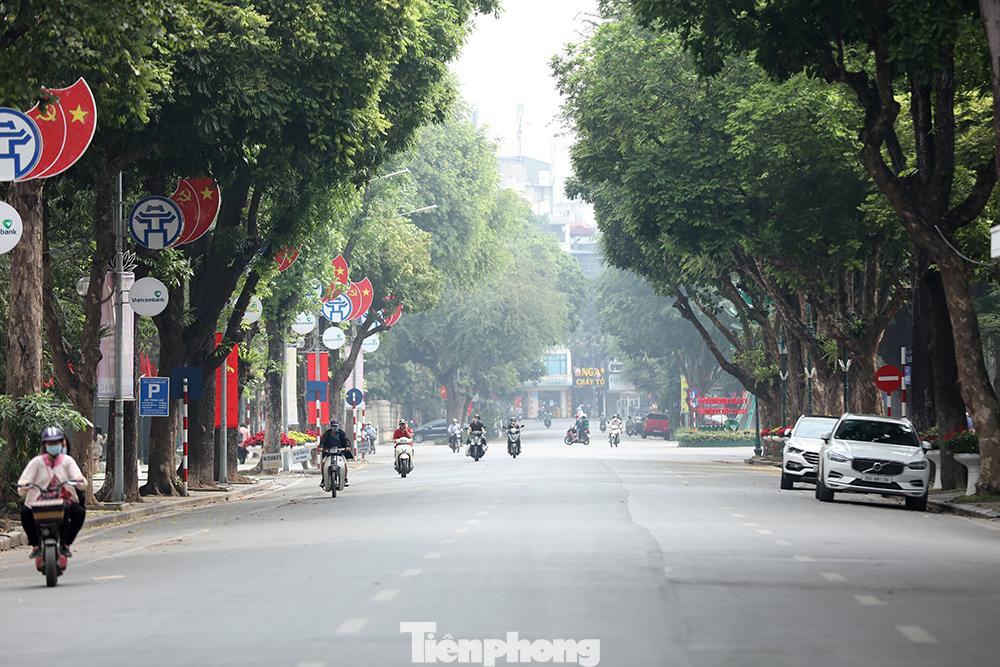 Đây có lẽ là một trong những dịp hiếm gặp trong năm, mỗi con đường, góc phố đều yên ả, vắng lặng.