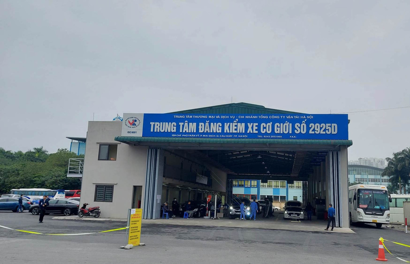 Hai dây chuyền đăng kiểm tại Trung tâm 2925D hoạt động hết công suất Hai dây chuyền đăng kiểm tại Trung tâm 2925D hoạt động hết công suất