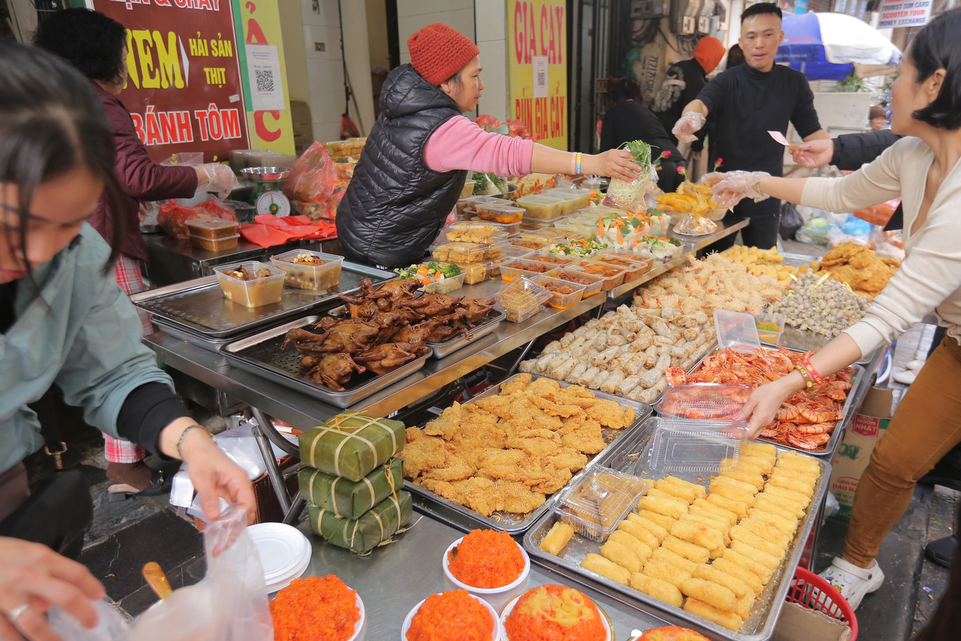 Nhiều món ăn ngày Tết được bày bán.