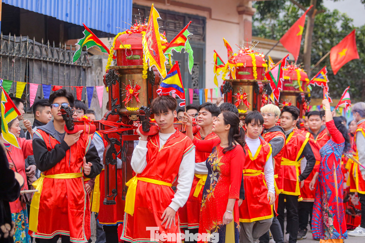 Mỗi kiệu xôi có tổng trọng lượng khoảng 1,2 tạ gồm cả xôi, chõ đồng và kiệu rước.