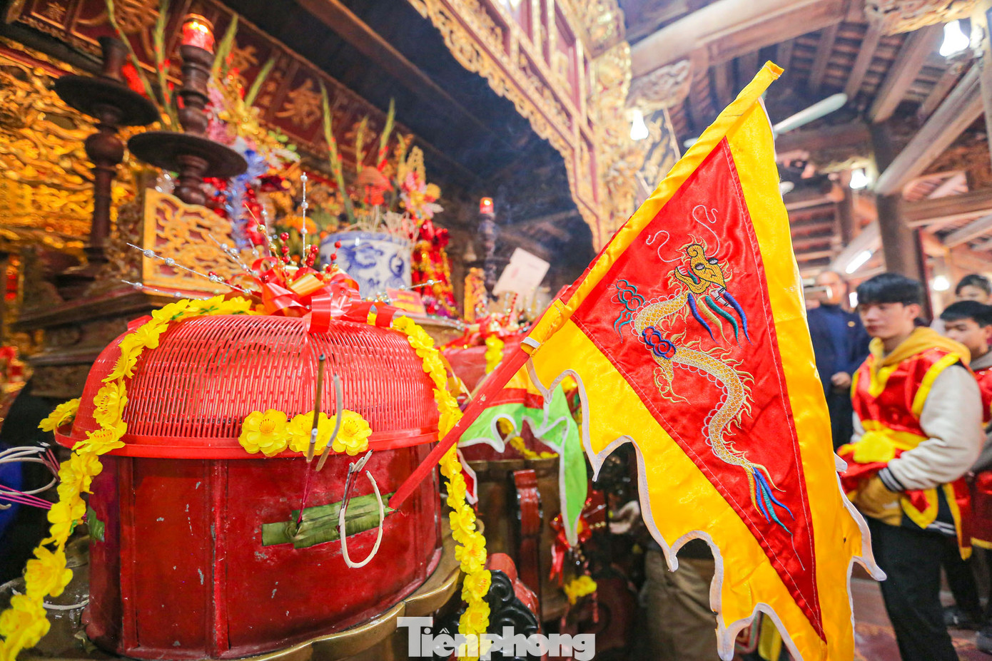 Làng Tây Mỗ (quận Nam Từ Liêm) nằm ở ven đô Hà Nội. Trước đây, làng từng được coi là “vựa lúa” lớn nhất của Thủ đô. Những người dân nơi đây sản xuất ra những hạt gạo ngon nổi tiếng mà đến tận bây giờ người ta vẫn lưu truyền câu ca: “Nhất Mỗ, nhì La, thứ ba Canh- Cót” nhằm ca ngợi hạt gạo làng Tây Mỗ.