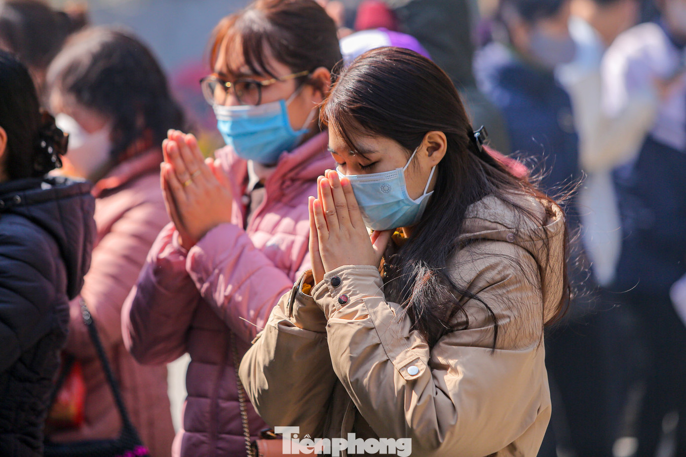 "Đây là lần đầu tiên em đi chùa Hà, em cũng đang độc thân và đã khá lâu chưa có tình cảm với ai. Hy vọng trong năm mới em sẽ có người yêu", Nguyệt Anh (22 tuổi, Nam Định) chia sẻ.