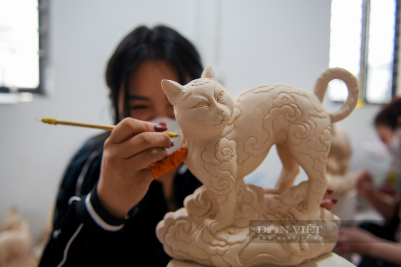 Theo ông Cường chia sẻ, với sự thành công thành công của Kỳ Linh Nhâm Dần 2022 cùng một số sản phẩm, đội ngũ nghệ nhân của Làng gốm Bát Tràng đã chế tác ra bộ sưu tập Kỳ Linh của năm Quý Mão 2023 để chào đón xuân mới. Theo ông Cường chia sẻ, với sự thành công thành công của Kỳ Linh Nhâm Dần 2022 cùng một số sản phẩm, đội ngũ nghệ nhân của Làng gốm Bát Tràng đã chế tác ra bộ sưu tập Kỳ Linh của năm Quý Mão 2023 để chào đón xuân mới.