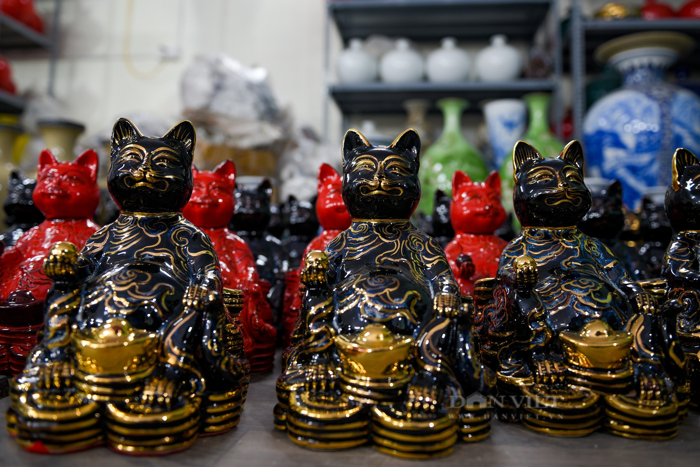 Kỳ Linh Quý Mão 2023 được chế tác hoàn toàn bằng phương thức thủ công truyền thống. Sau khi trải qua 12 công đoạn tinh xảo, 60 ngày làm việc liên tục và được nung ở 1.200 độ C mới tạo ra được một tuyệt tác Kỳ Linh sống động, thuận theo quy luật tự nhiên như một lời chúc năm mới may mắn và tài lộc. Kỳ Linh Quý Mão 2023 được chế tác hoàn toàn bằng phương thức thủ công truyền thống. Sau khi trải qua 12 công đoạn tinh xảo, 60 ngày làm việc liên tục và được nung ở 1.200 độ C mới tạo ra được một tuyệt tác Kỳ Linh sống động, thuận theo quy luật tự nhiên như một lời chúc năm mới may mắn và tài lộc.