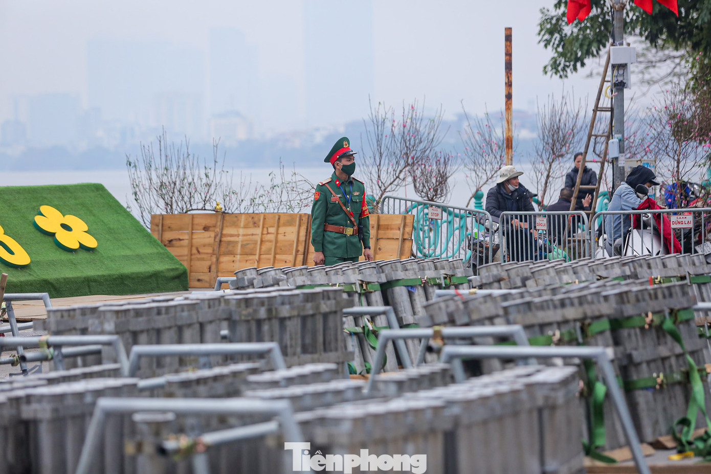 Lực lượng quân đội tuần tra, canh gác 24/24 tại địa điểm trận địa pháo này.