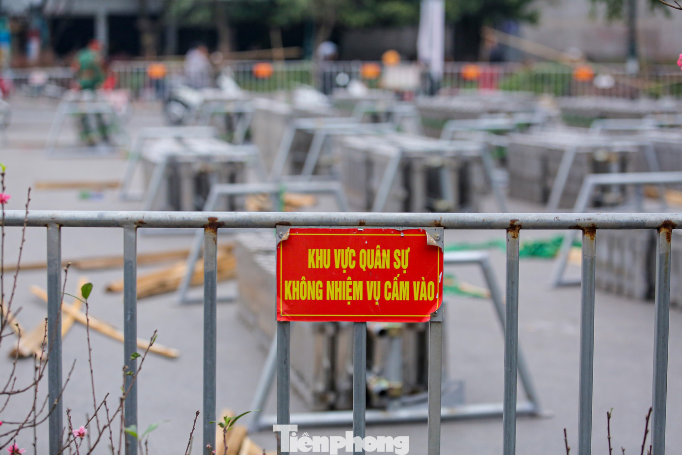 Cụ thể, 4 địa điểm bắn pháo hoa tầm cao kết hợp với pháo hoa tầm thấp và hỏa thuật gồm: Trước trụ sở tòa soạn báo Hà nội mới; Trước Bưu điện Hà Nội (quận Hoàn Kiếm); Vườn hoa Lạc Long Quân, trước cổng UBND quận Tây Hồ và khuôn viên đường đua F1, phường Phú Đô, quận Nam Từ Liêm. Ba địa điểm bắn pháo hoa tầm cao kết hợp tầm thấp gồm: Đảo Tượng đài Bác Hồ và Bác Tôn (công viên Thống nhất, phường Lê Đại Hành, quận Hai Bà Trưng); hồ Văn Quán, phường Văn Quán, quận Hà Đông và Thành cổ Sơn Tây (thị xã Sơn Tây).