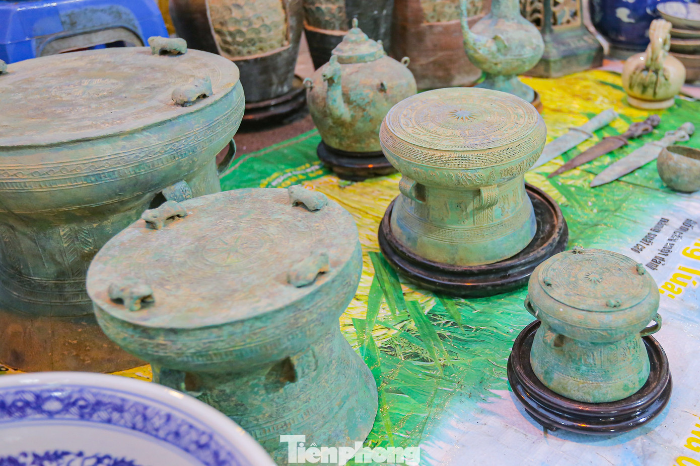 Theo những người bán hàng ở đây, có những món đồ xưa chỉ bày ra để mọi người chiêm ngưỡng chứ không bán.