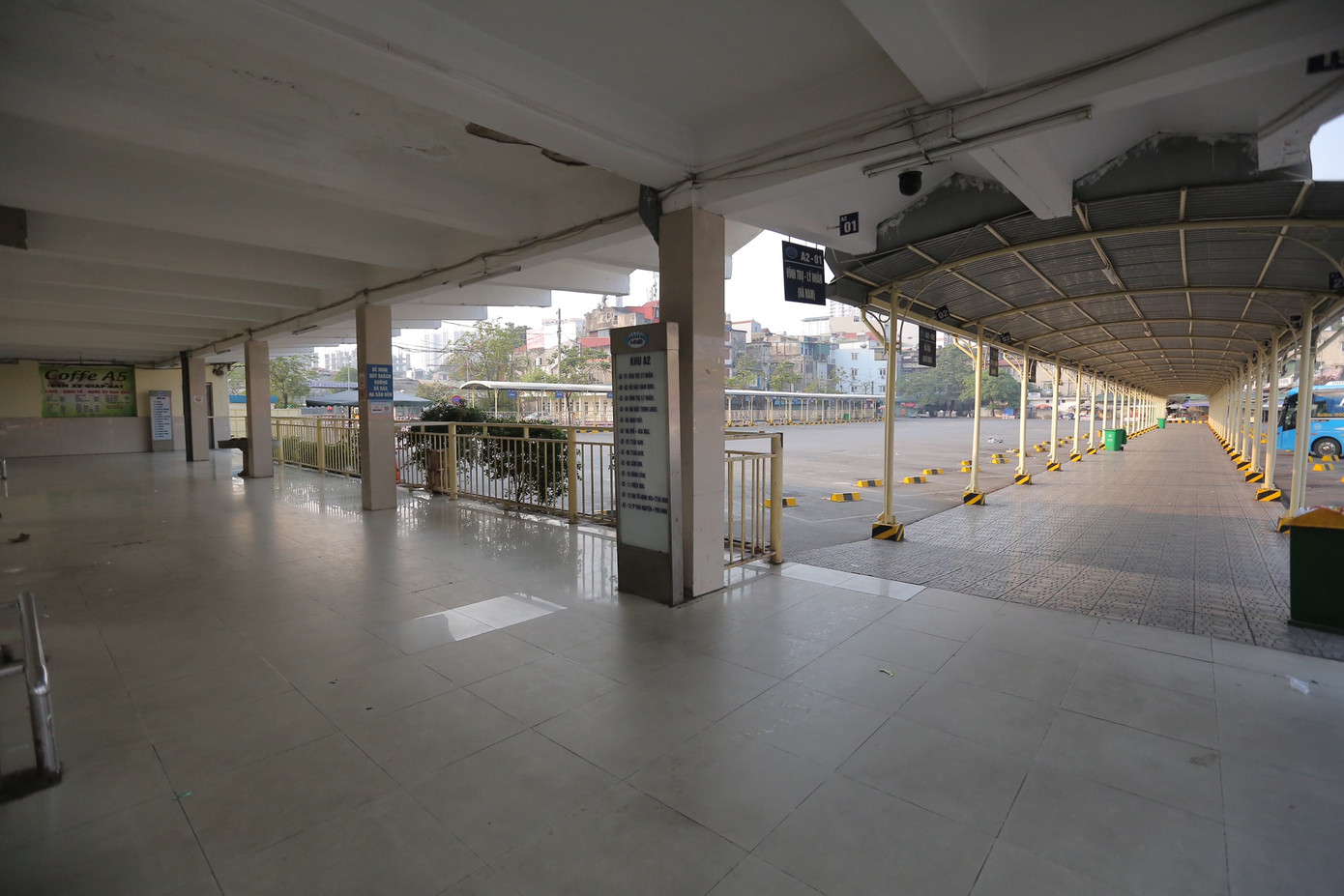 Cảnh khác lạ tại bến xe Giáp Bát chiều 30 Tết.