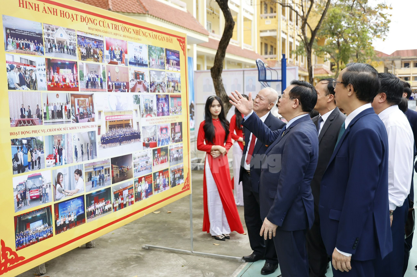 Chủ tịch Quốc hội Vương Đình Huệ thăm khu trưng bày các hình ảnh truyền thống của Trường Hữu nghị T78 Chủ tịch Quốc hội Vương Đình Huệ thăm khu trưng bày các hình ảnh truyền thống của Trường Hữu nghị T78