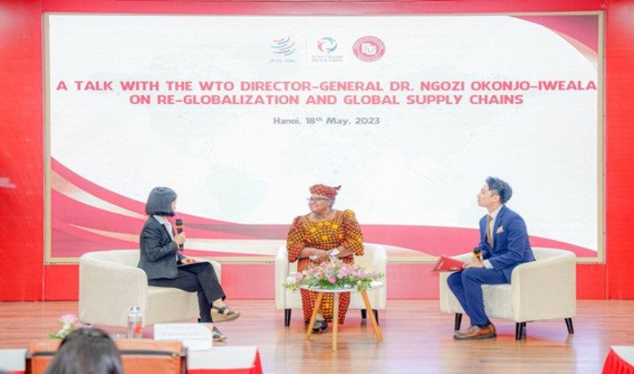 TS Ngozi Okonjo Iweala - Tổng Giám đốc WTO (người ngồi giữa) tại buổi tọa đàm