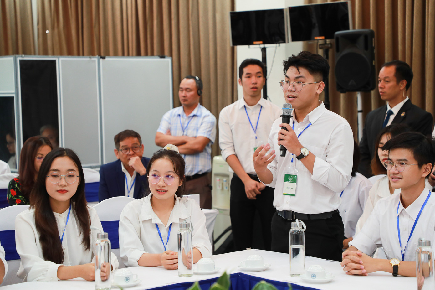 Sinh viên ĐH Quốc gia Hà Nội giao lưu cùng hai Thủ tướng và hai Phu nhân