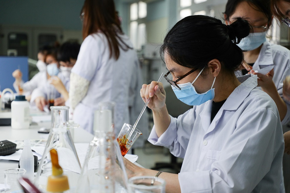 Nghiên cứu khoa học là một trong những tiêu chí quan trọng của chuẩn cơ sở giáo dục ĐH Nghiên cứu khoa học là một trong những tiêu chí quan trọng của chuẩn cơ sở giáo dục ĐH