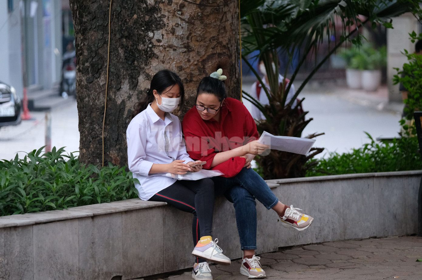 Không quên trao đổi cùng với bạn dự thi