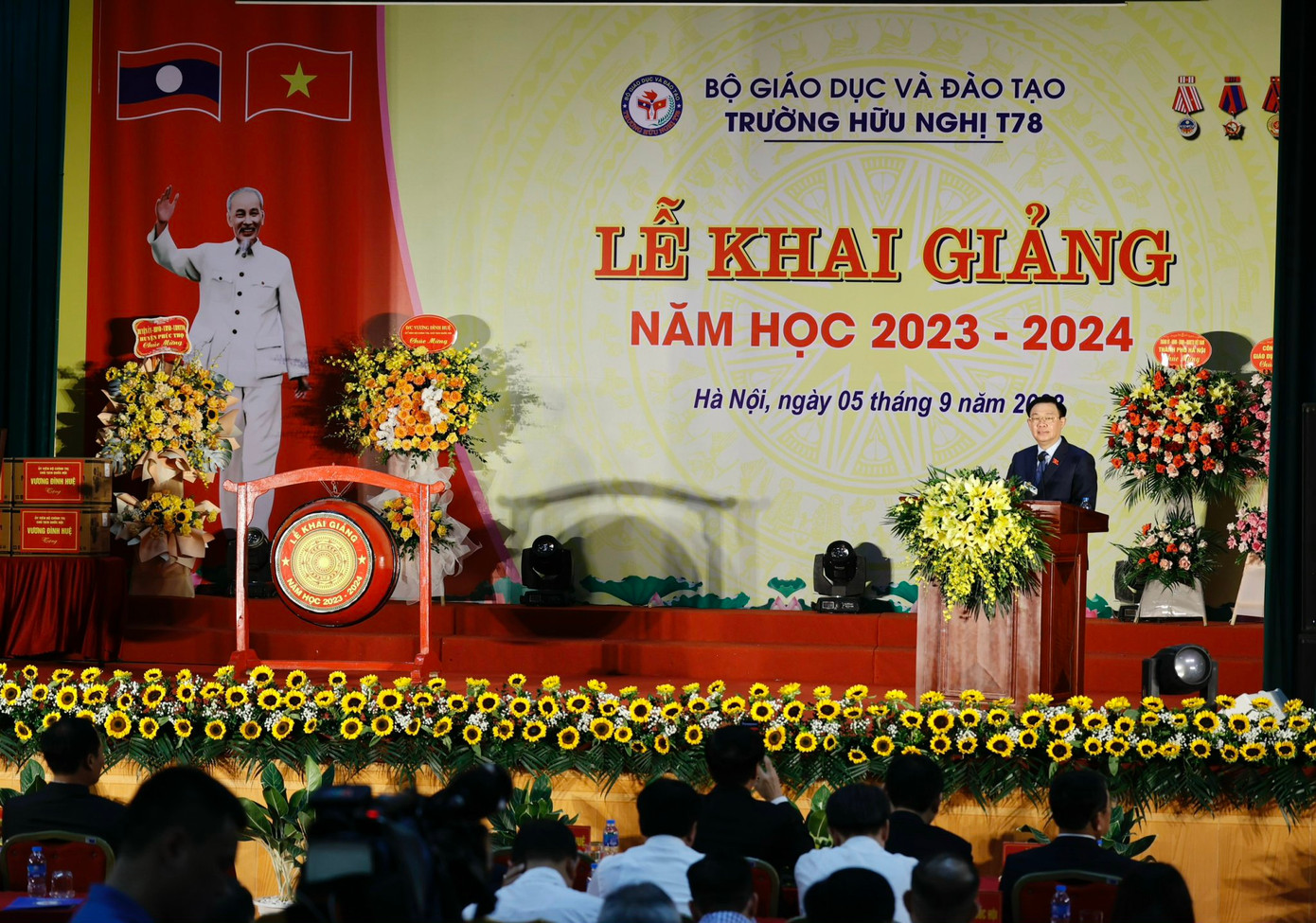 Chủ tịch Quốc hội Vương Đình Huệ phát biểu tại lễ khai giảng Trường Hữu nghị T78 sáng nay. Chủ tịch Quốc hội Vương Đình Huệ phát biểu tại lễ khai giảng Trường Hữu nghị T78 sáng nay.