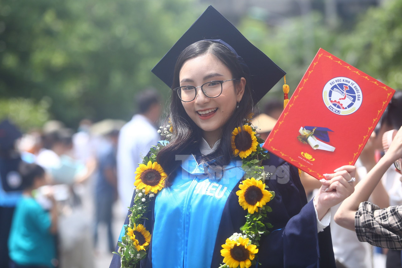 Thủ khoa toàn khóa đạt điểm tuyệt đối đầu tiên của Trường ĐH Kinh tế Quốc dân. Ảnh: Duy Phạm